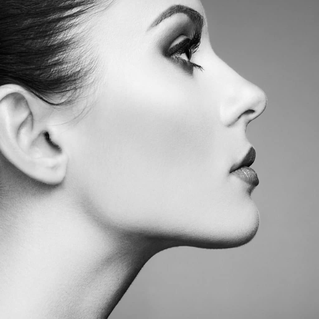 Découvrez les bienfaits du peeling aux acides de fruits chez Clinic Renaissance : un soin exfoliant qui illumine, lisse et unifie le teint.